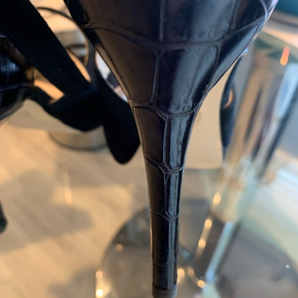 MICHAELMicheal Kors Black Leather/Suede High Heel Buckle/Circular Logo Sz 8.5 - Picture 11 of 16